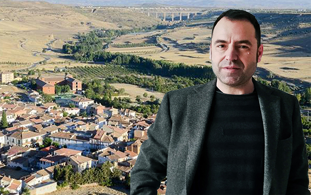 El goreño José Luis Martínez Clares gana el XL Premio Andaluz de Poesía Villa de Peligros con ‘Agua de fuego’