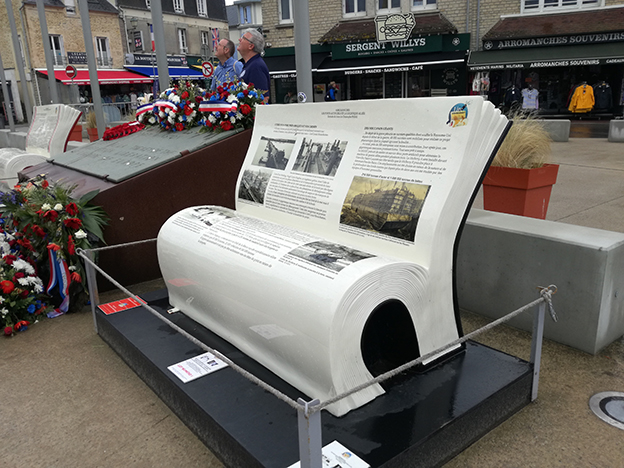 Coral del Castillo: «Silenciosos bancos, asientos solidarios de calles y plazas»