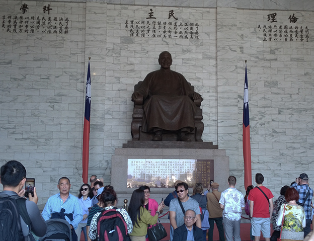 Juan Franco Crespo: «Pinceladas asiáticas: Taipei – Memorial de Chiang Kai-shek»