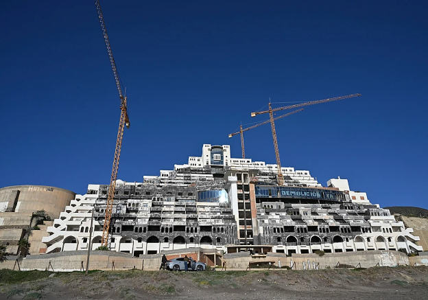 José A. Delgado: «Políticos»