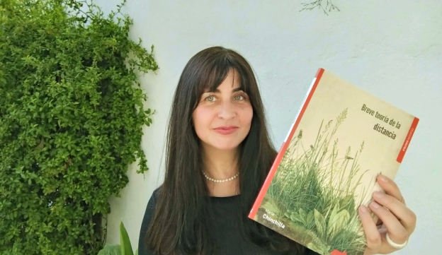La poeta y artista María Chinchilla presenta su obra ‘Breve teoría de la distancia’ en Granada