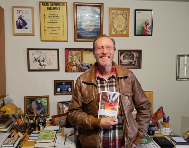 Tras ‘Bestiario’, ‘Sideral’ y ‘Estigia’, Ángel Olgoso, publica ahora ‘Holobionte’, donde reúne sus relatos centrados en el prójimo y la sociedad