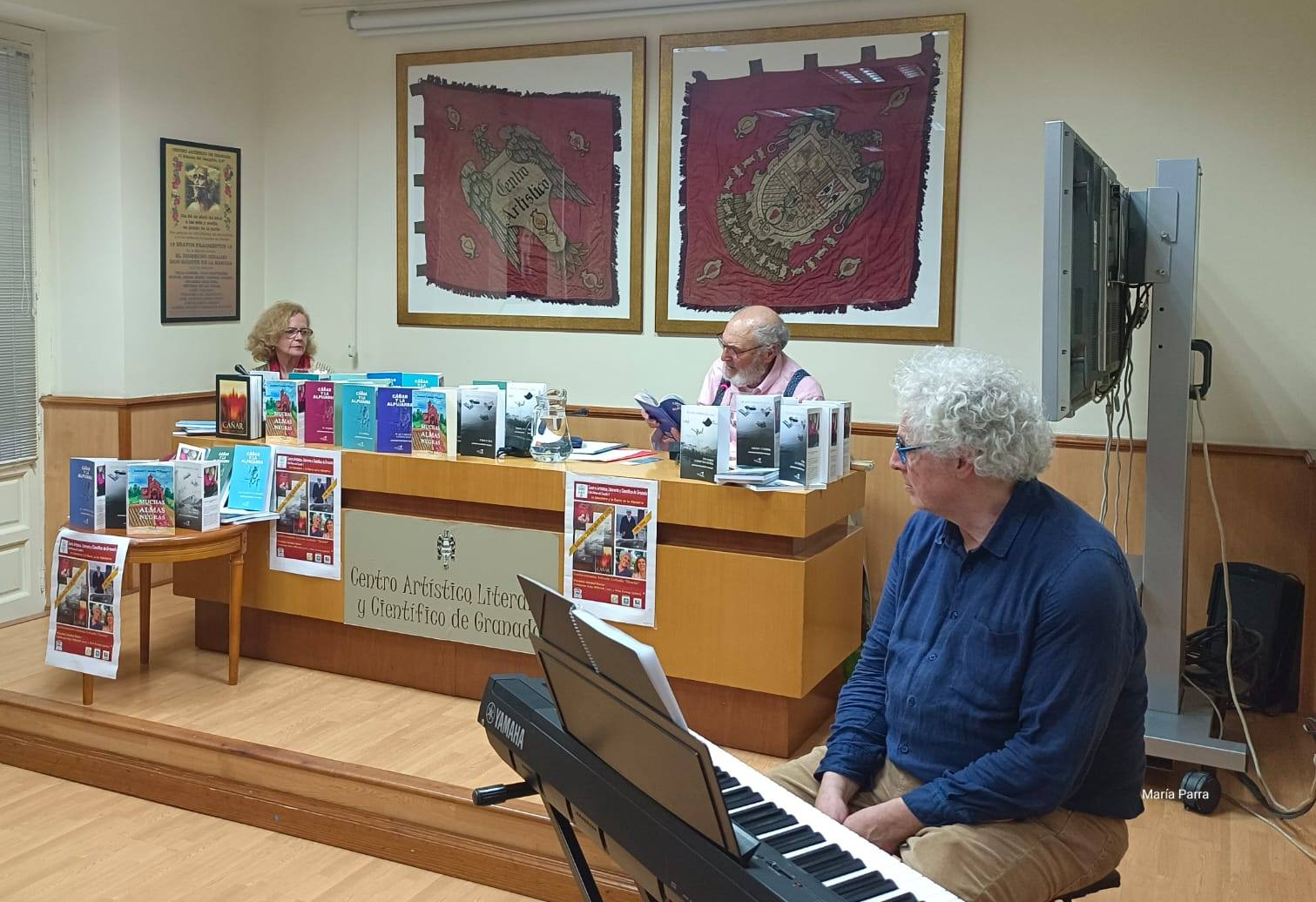 Un escritor y poeta alpujarreño ha presentado sus últimos trabajos en el Centro Artístico de Granada