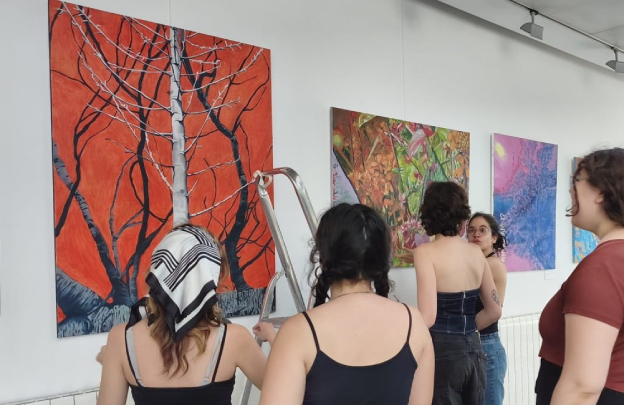 Estudiantes de la Facultad de Bellas Artes muestran sus creaciones ‘VEGA&Art’, en la Cámara de Comercio