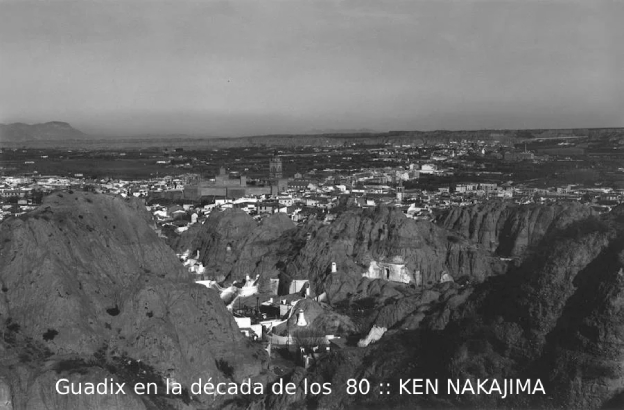 Carmen Hernández Montalbán y Ken Nakajima publican ‘Las calles que fuimos. Guadix años 80’